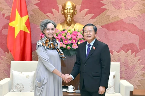 Le vice-président de l'Assemblée nationale Do Ba Ty reçoit l'ambassadrice du Mexique au Vietnam