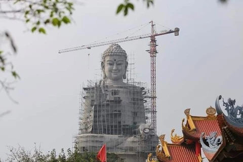 Contempler la plus grande statue de Bouddha en Asie du Sud-Est