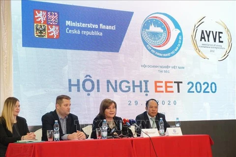 Un vice-PM tchèque apprécie le respect de la loi des entreprises vietnamiennes