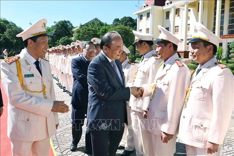 Le PM Nguyen Xuan Phuc travaille avec la police de Dak Nong