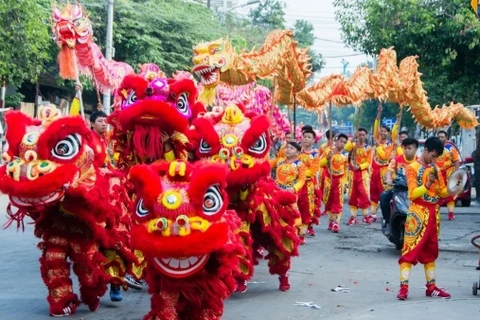 Développer la danse de la licorne, du lion et du dragon pour attirer les touristes