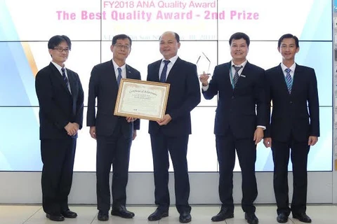 Vietnam Airlines : la compagnie des services subsidiaires reçoit le prix «The Best quality awards»