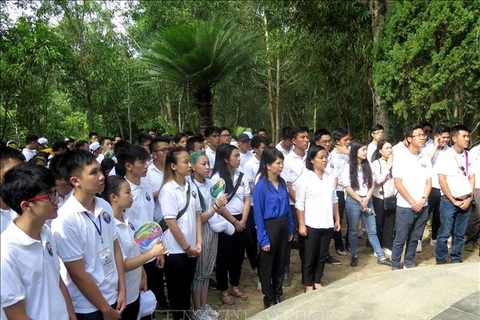 Camp d’été 2019 : Les jeunes Viêt kiêu en visite dans la province de Quang Ngai