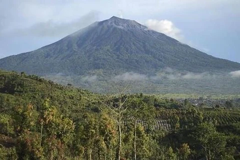 L'Indonésie émet un avertissement de vol lors de l'éruption du volcan sur l'île de Sumatra