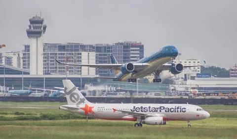 Des agences d’aviation modifient des horaires de vols à cause du typhon Podul