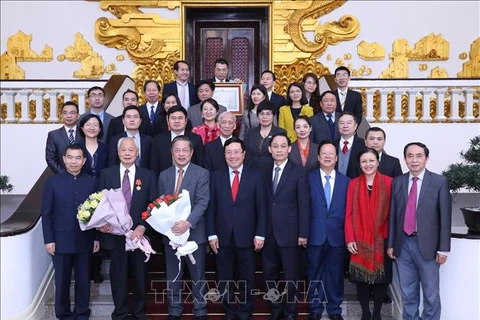 Le vice-PM et ministre des AE Pham Binh Minh reçoit des délégués du Forum populaire Vietnam-Chine