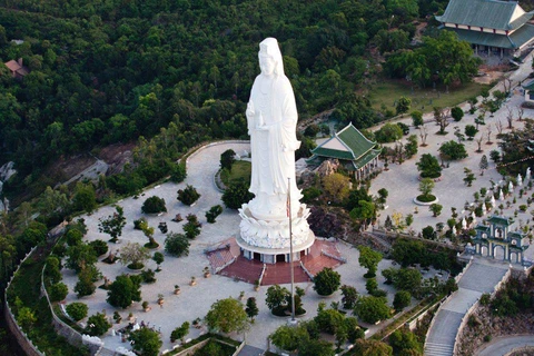 La beauté de la statue de Bouddha de Kwan Yin dans la pagode de Linh Ung à Da Nang