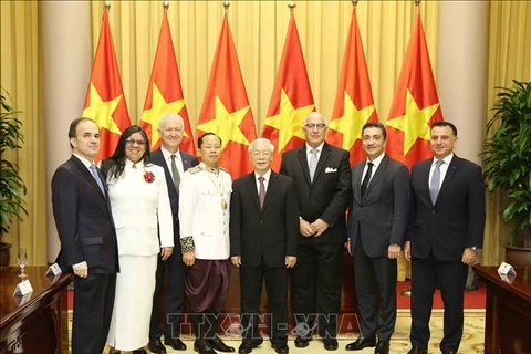 Le SG du Parti communiste et président Nguyen Phu Trong reçoit de nouveaux ambassadeurs étrangers