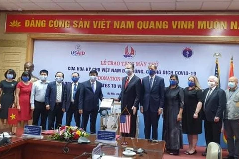 COVID-19: Les États-Unis offrent au Vietnam 100 nouveaux ventillateurs