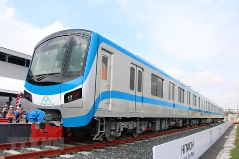 La première rame de la ligne de métro Ben Thanh-Suoi Tien arrive à Ho Chi Minh-Ville