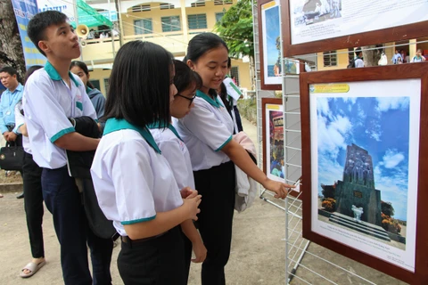 Exposition « Hoang Sa, Truong Sa du Vietnam - Preuves historiques et juridiques » à Hau Giang