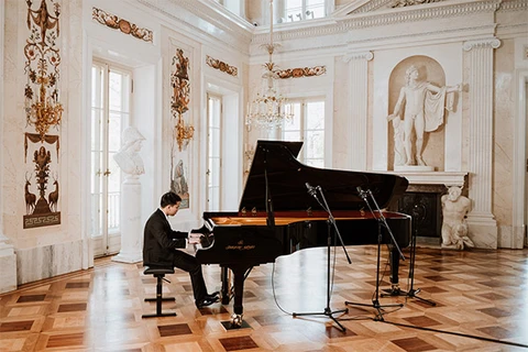 Félicitations au finaliste vietnamien du Concours international de piano Frédéric Chopin