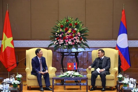 La délégation de l'AAVL rend une visite de courtoisie au président de l'AN lao 