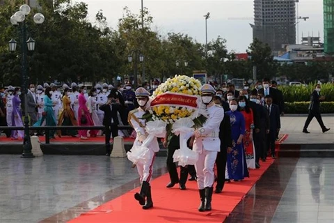 Le 77e anniversaire de la fondation de l’Armée populaire du Vietnam célébré au Cambodge