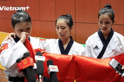 Le moment où un athlète de taekwondo a éclaté en sanglots en "arrachant l'or" des mains thaïlandaise