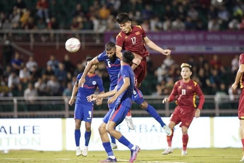 Le Vietnam s'impose 4 à 0 contre Singapour lors d'un match de football amical