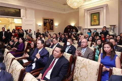 Une délégation du Comité d'État chargé des Vietnamiens d'outre-mer visite les États-Unis
