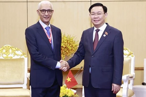 Le président de l’AN Vuong Dinh Hue rencontre le président de la Chambre des représentants du Maroc 