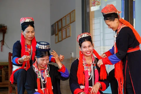 Un festival des costumes des minorités ethniques pour valoriser les savoir-faire traditionnels 