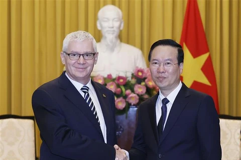 Le président Vo Van Thuong reçoit le procureur général de Hongrie