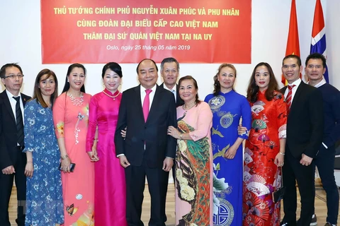 Le PM Nguyen Xuan Phuc rencontre la communauté vietnamienne en Norvège