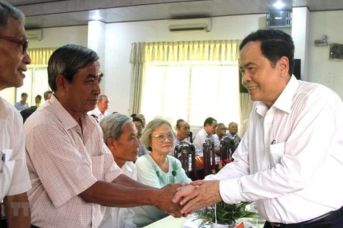 Le président du CC du FPV Tran Thanh Man rencontre les fidèles bouddhistes Hoa Hao