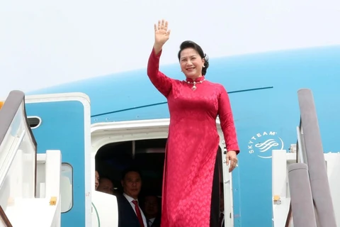 La présidente de l’AN Nguyên Thi Kim Ngân arrive à Pékin