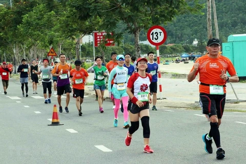 Dà Nang: plus de 9.000 personnes participent au marathon international Manulife