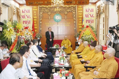 Le vice-PM Truong Hoà Binh présente ses vœux à l’occasion du Vesak 