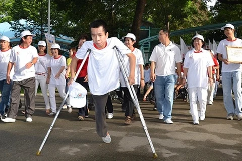 Des ONG participent à des activités de réadaptation fonctionnelle pour les handicapés au Vietnam