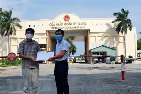 Kien Giang aide les Vietnamiens résidant au Cambodge touchés par le COVID-19 