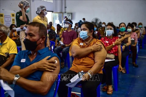 La Thaïlande va de l'avant avec un programme de vaccination de masse 