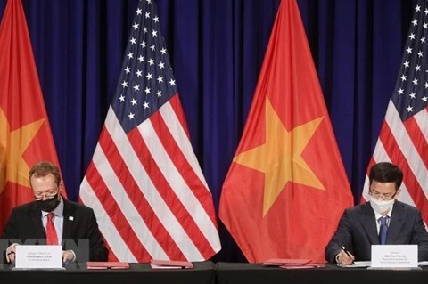 Signature d'un accord sur le nouvel emplacement de l'ambassade des États-Unis au Vietnam