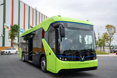 Découvrez le premier bus électrique intelligent au Vietnam