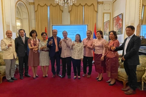 Échange culturel entre le Vietnam et le Laos en France