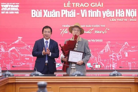 Prix Bùi Xuân Phai: Le réalisateur Trân Van Thuy reçoit le Grand Prix 