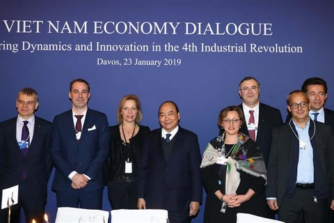WEF 2019 : le PM dialogue avec des groupes multinationaux sur l’économie vietnamienne 
