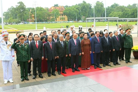 Hommage au Président Ho Chi Minh à l’occasion de la Fête nationale