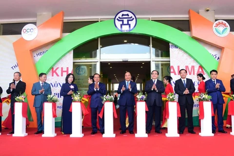 Le Premier ministre assiste à l’ouverture d’une foire des produits agricoles à Hanoï