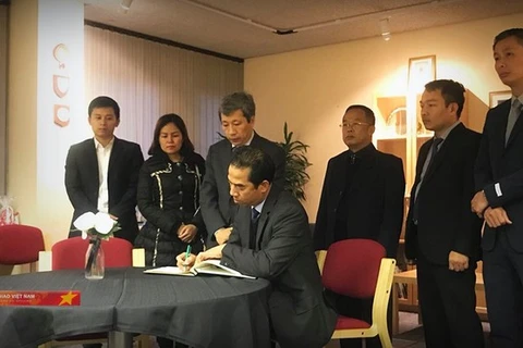 Camion charnier : le vice-ministre des Affaires étrangères To Anh Dung au Royaume-Uni