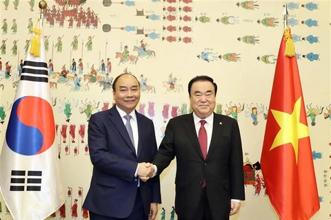 Le PM Nguyen Xuan Phuc rencontre le président de l’Assemblée nationale sud-coréenne