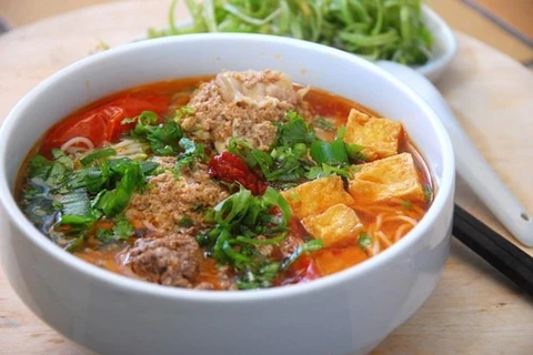 Le Figaro présente la street food vietnamienne avec « huit merveilles à déguster à Hanoï »