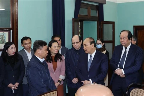 Le PM Nguyen Xuan Phuc rend hommage au Président Ho Chi Minh à la Maison 67
