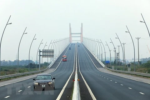 Plus de 450 milliards de dongs pour construire le pont Nhu Nguyet de l'autoroute Hanoï - Bac Giang