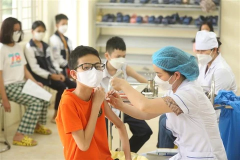 Hanoï: près de 1.000 élèves de 11 ans vaccinés contre le COVID-19 le 16 avril