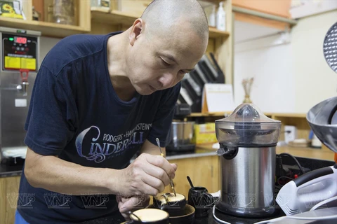 Un cafetier de Hanoï promeut les plus beaux lieux de la capitale dans ses cafés 