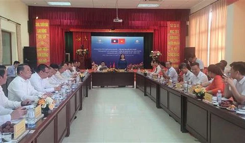 Coopération entre Hanoi et Vientiane dans la gestion de l'industrie et du commerce