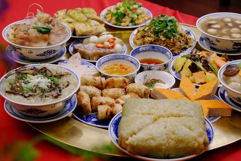 Printemps au pays natal 2020: des plats traditionnels du Têt séduisent des Viêt kiêu