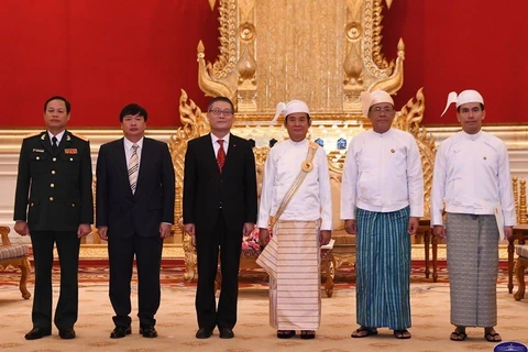Le président birman apprécie hautement la coopération avec le Vietnam