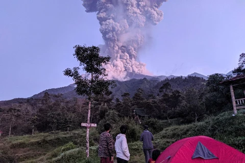 L'Indonésie ferme l'aéroport après l'éruption du volcan Merapi